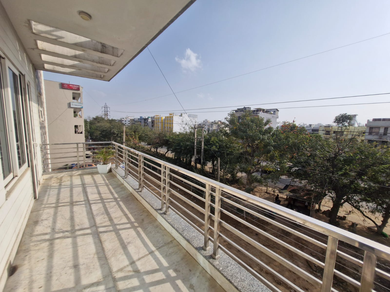 Madstays Hotels - Medicity (Near Medanta Hospital) - Tap to explore photos