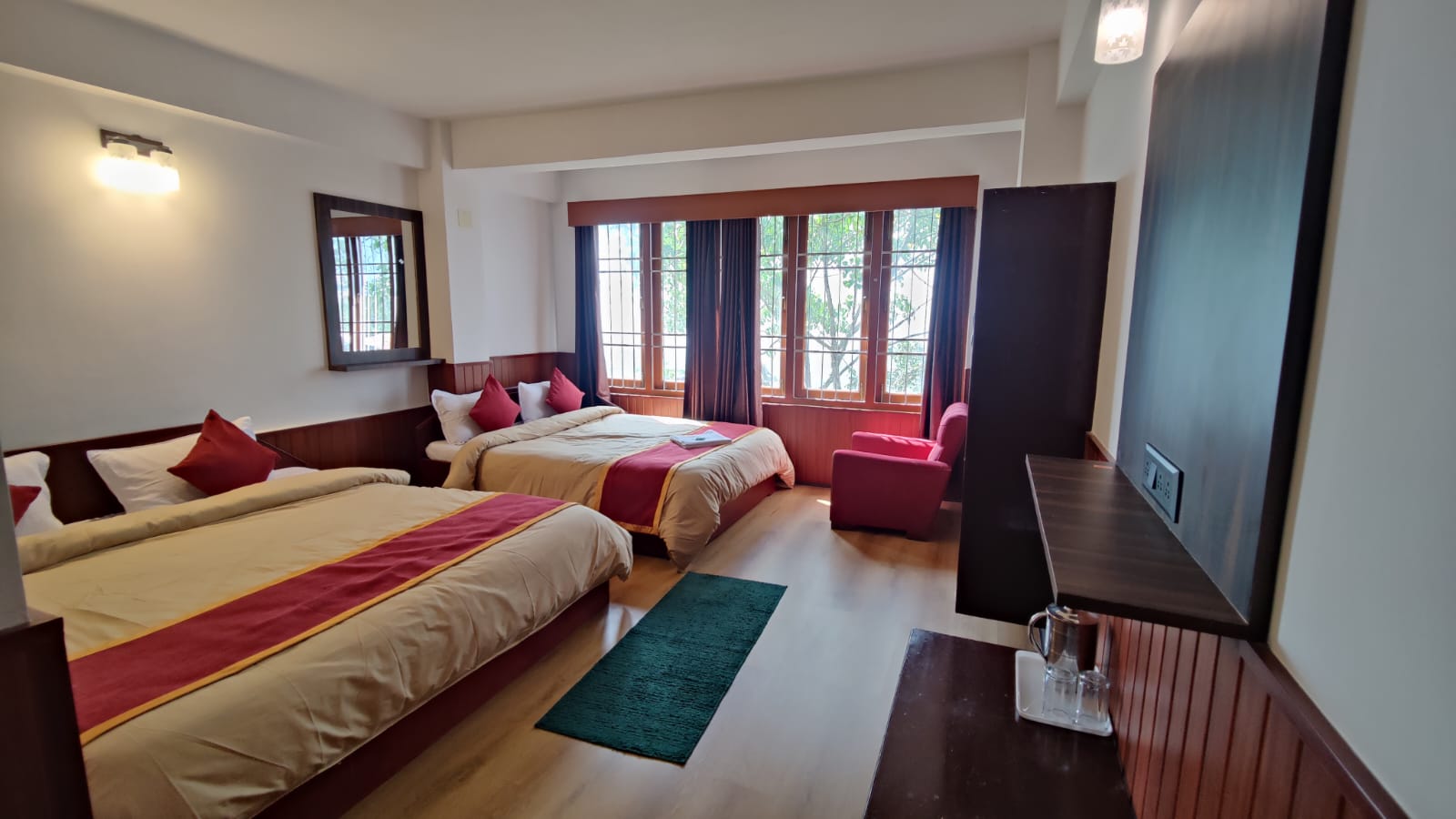 Hotel Ree Ghang - Tap to explore photos
