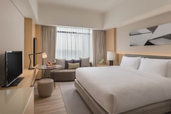 Seda Vertis North, Marilao