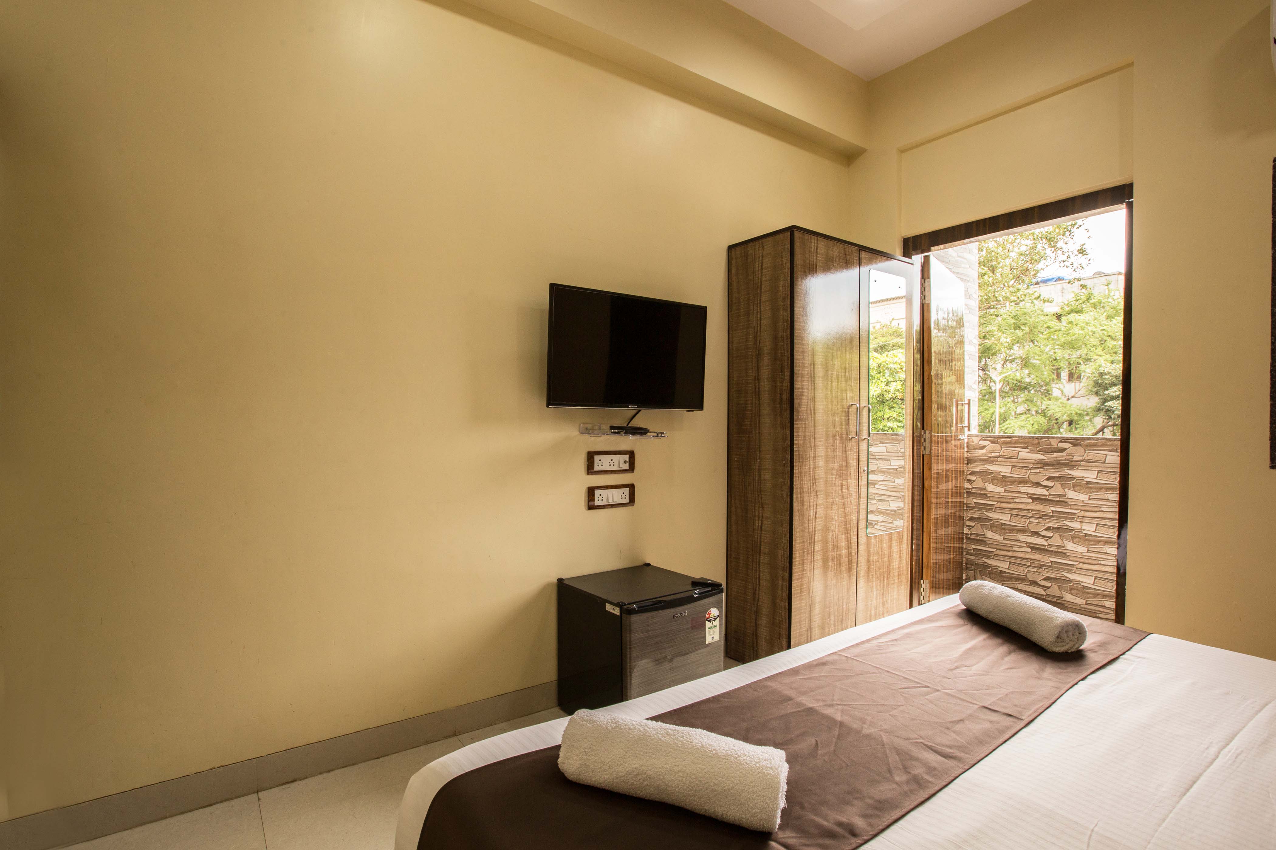 Hotel Apsara Near J J Hospital Mumbai - Tap to explore photos