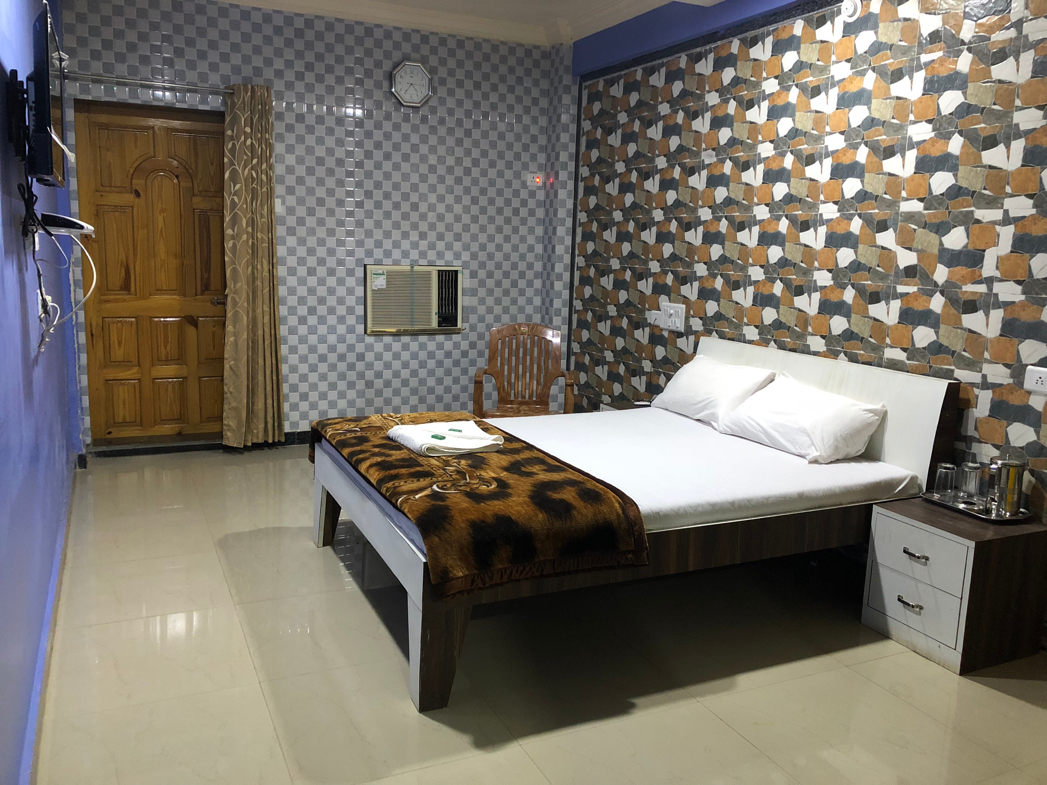 Hotel Nakshtra, Shrungartali - Tap to explore photos