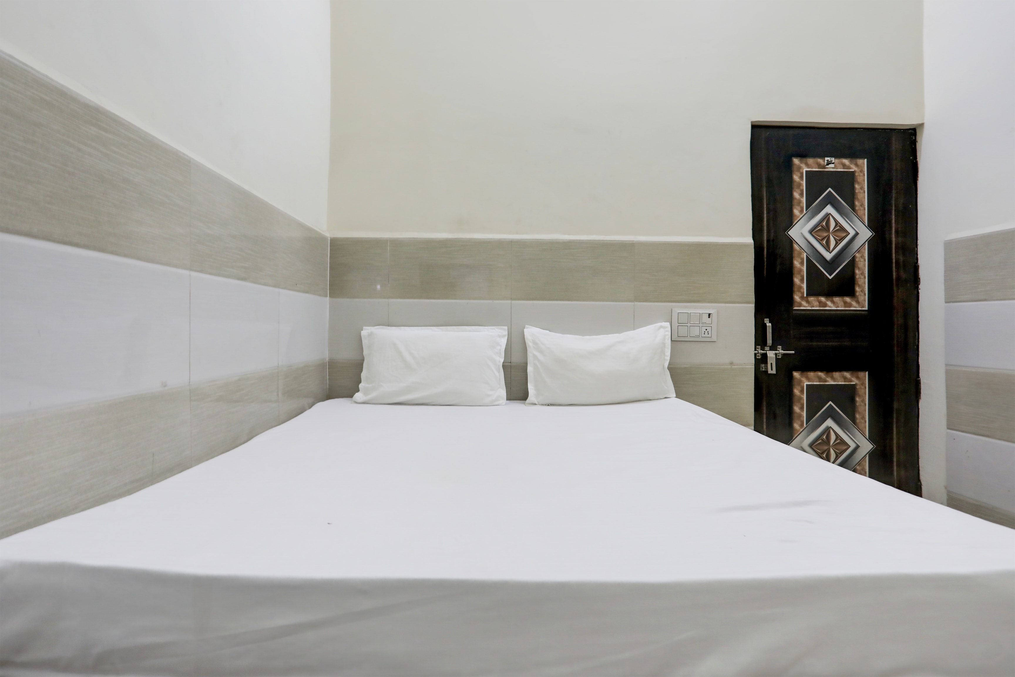 Hotel O YOUR RESIDENCY - Tap to explore photos