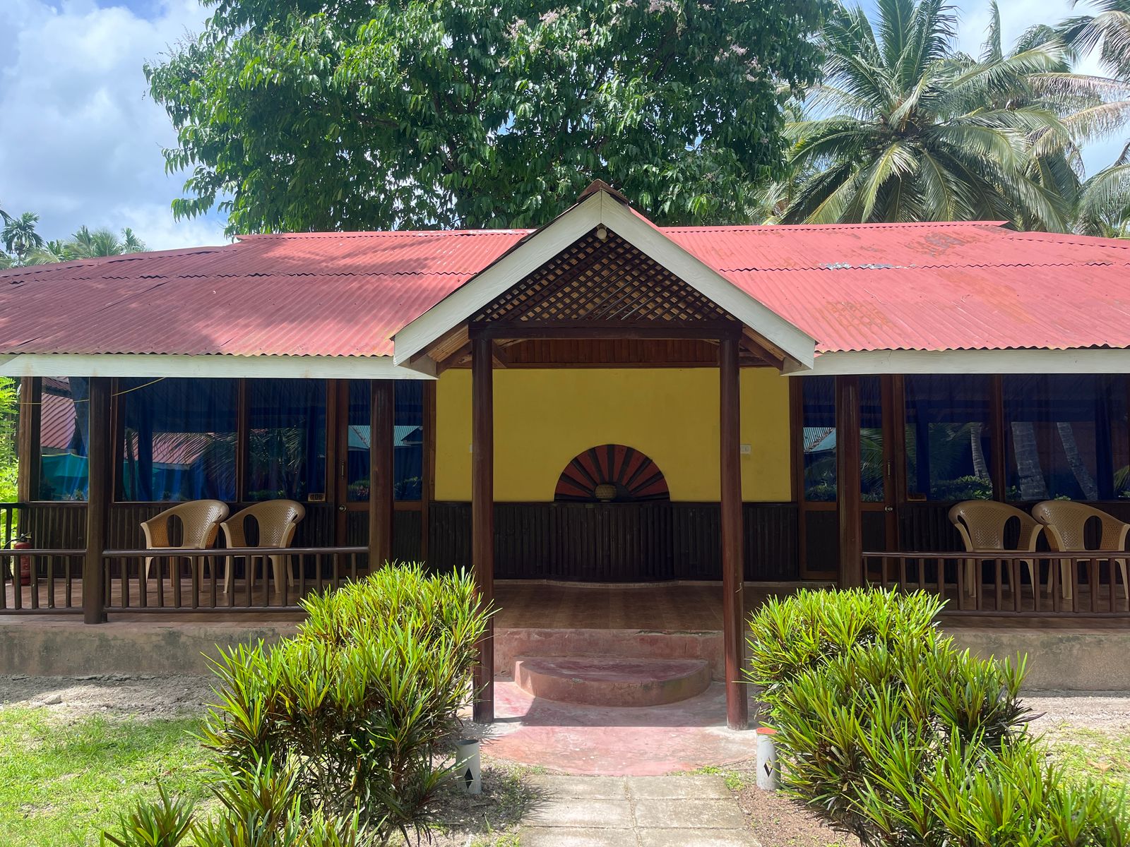 Island & Blue Resort - Tap to explore photos