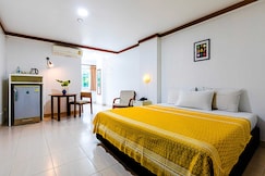 Collection O Howard Square Boutique Hotel, Phra Samut Jadee