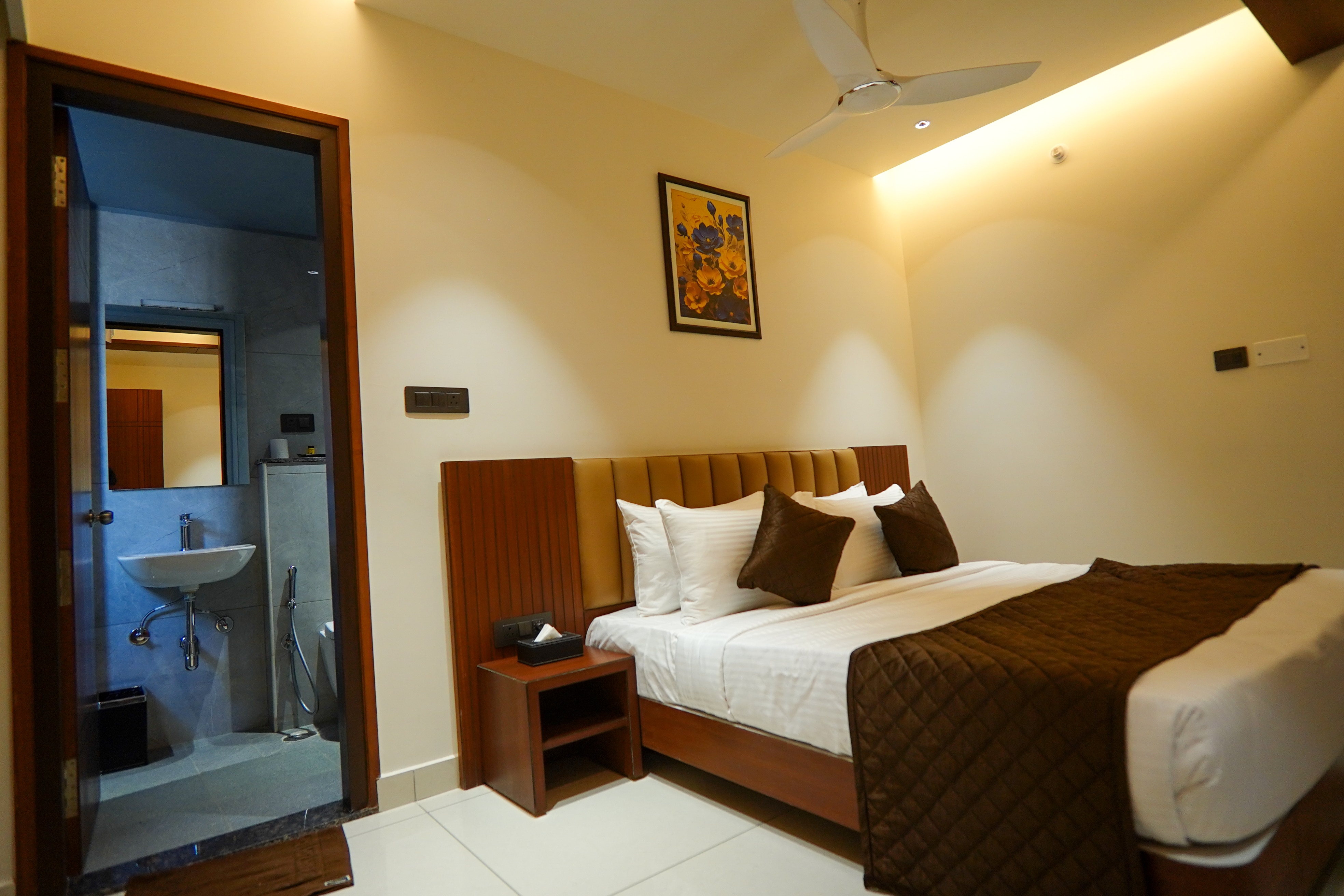 Hotel Harigovindas Express Mysore - Tap to explore photos