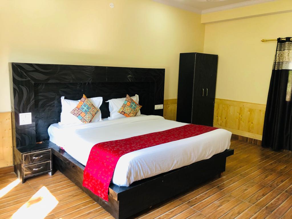 Aarini luxury home stay - Tap to explore photos