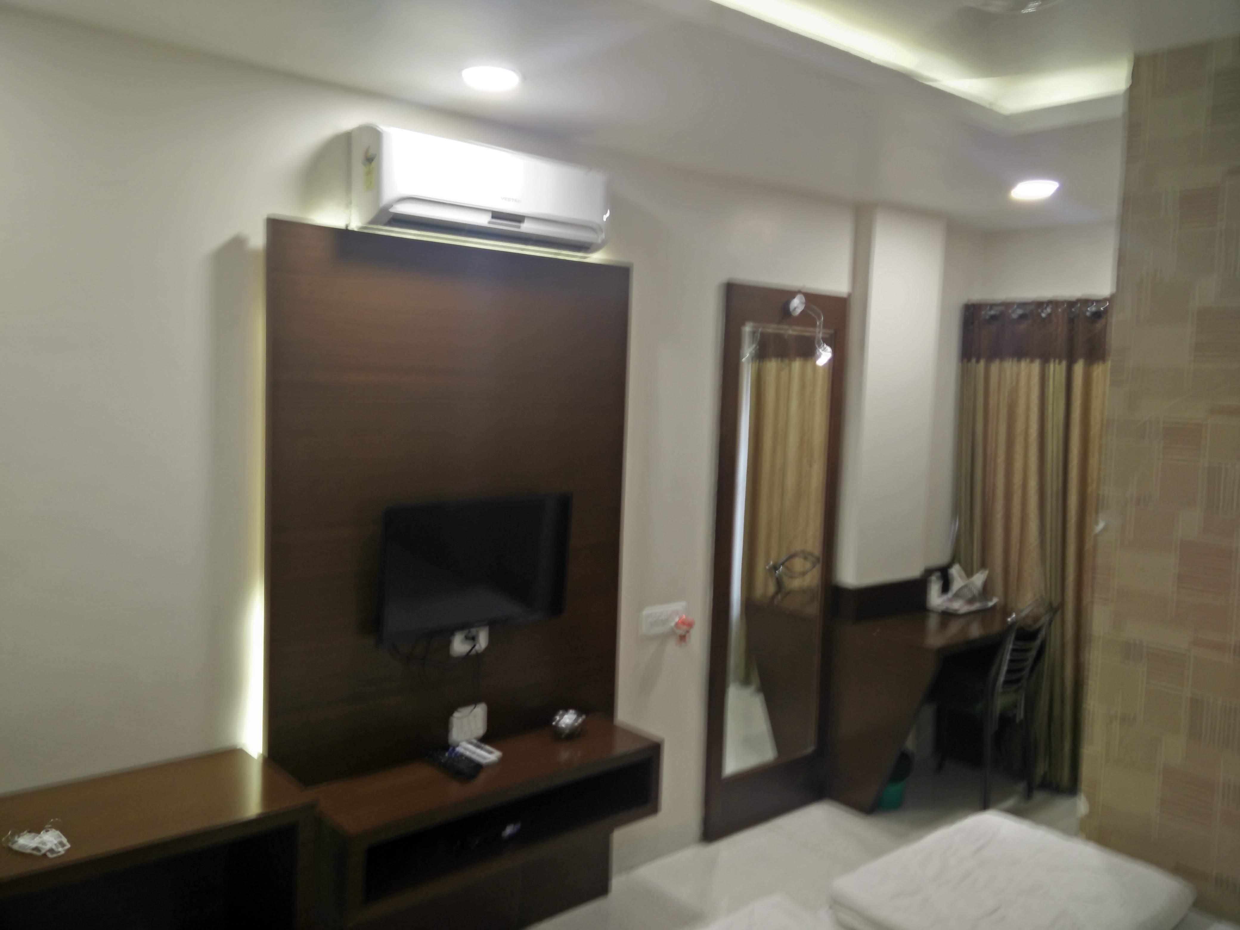 Hotel Shri Khedapati International - Tap to explore photos