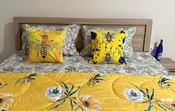 Bumble bee Cinnamon room