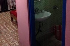 Hotel Snow White, Pelling