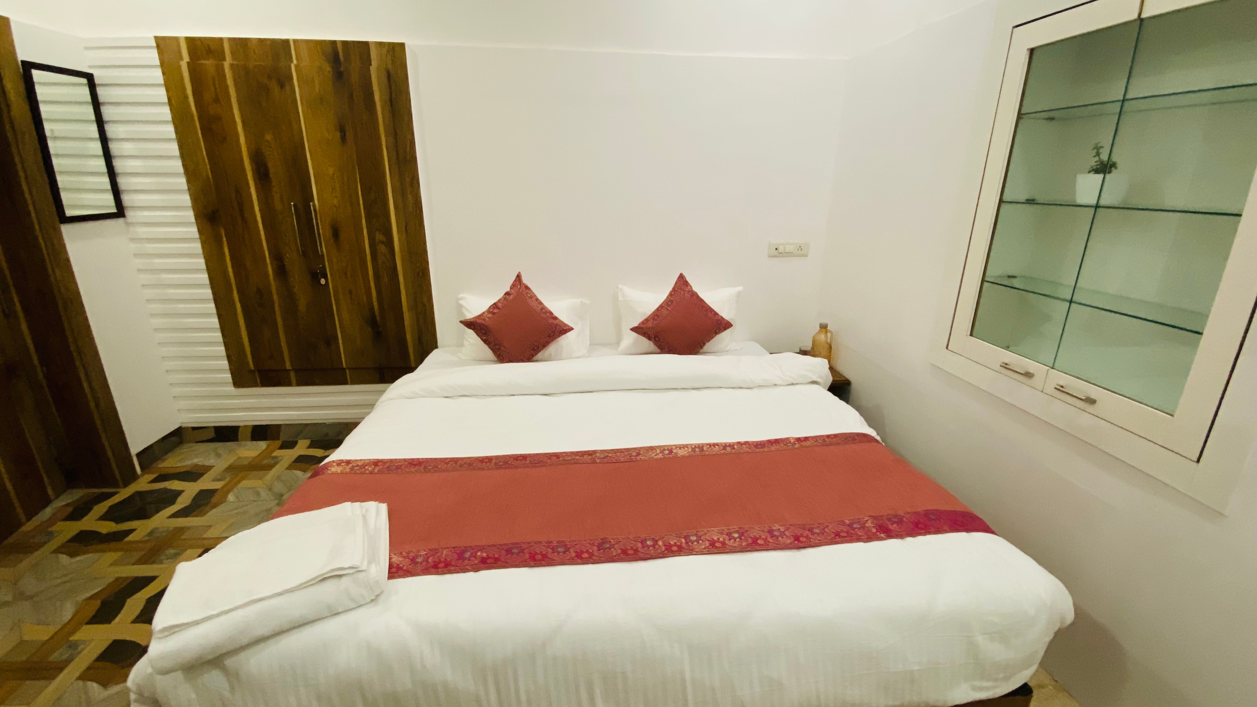 Raahi | Entire 2 BHK Near Kashi Vishwanath - Tap to explore photos
