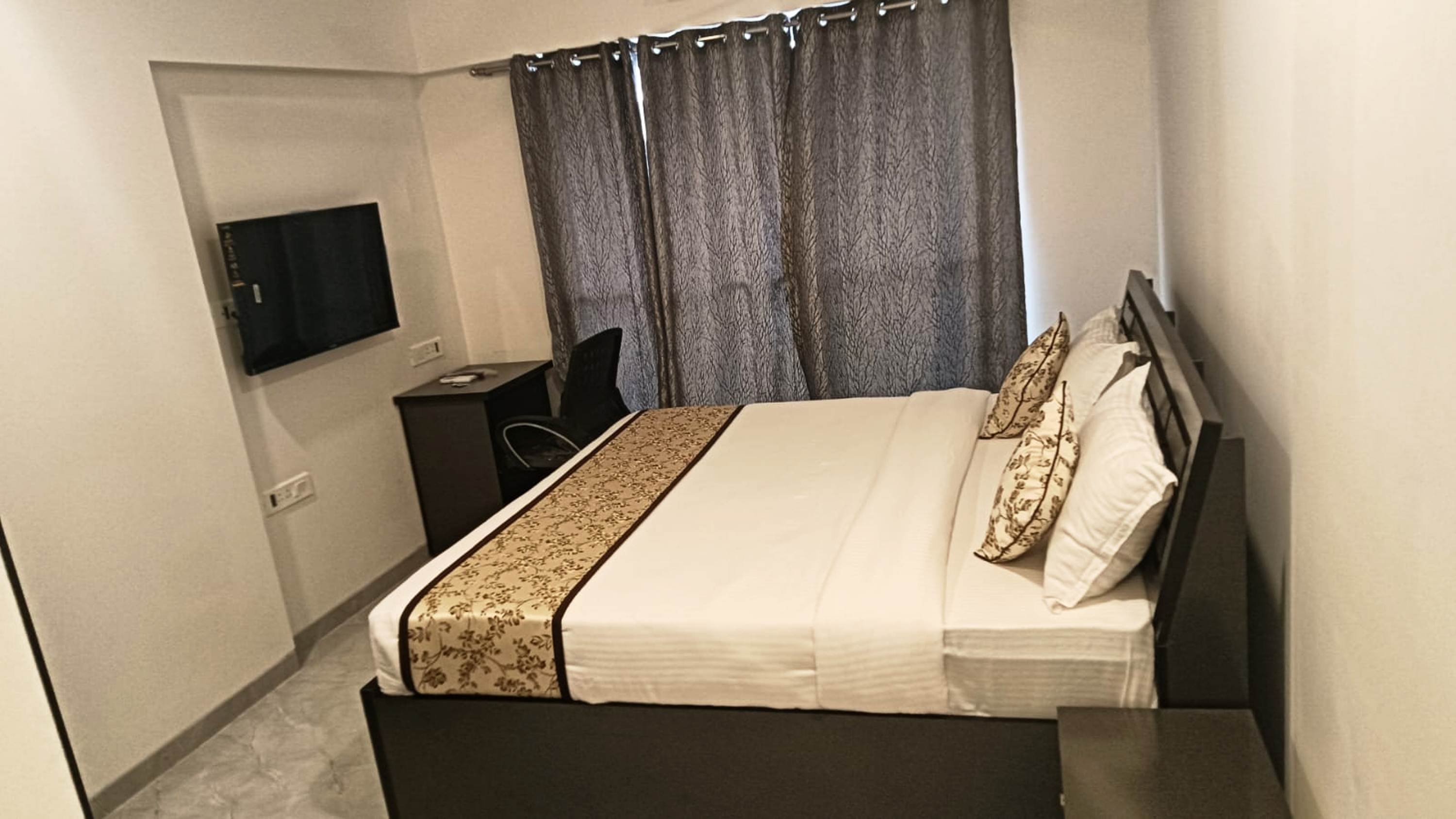Zenith Shared Apartments in 2BHK Santacruz East - Tap to explore photos