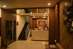 HOTEL SAFARI, Chimur