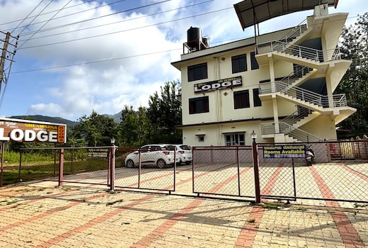 STAYMAKER Sri Swarna Darvi Stay