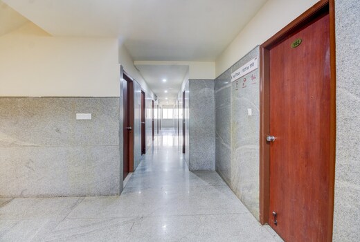 Super Hotel O NAR Comforts Near KSR Railway station