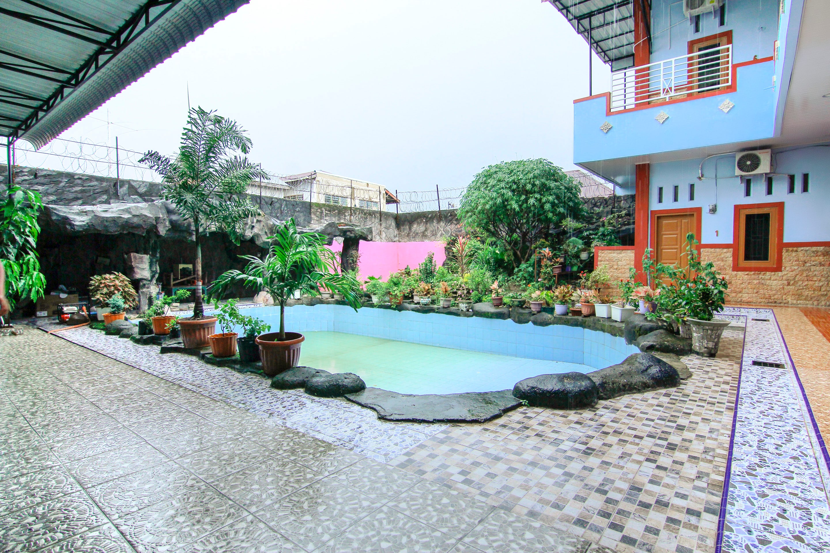 OYO 3334 Ratu Residence - Tap to explore photos