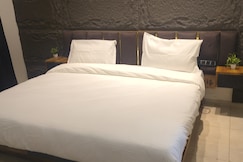 OMEX HAZRATGANJ, Lucknow