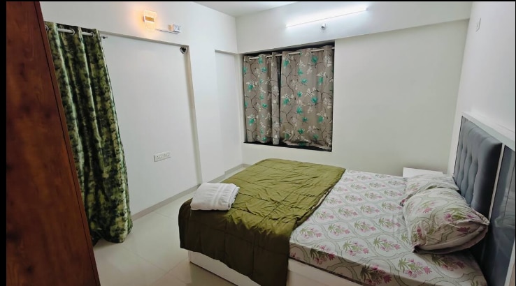 Bamboo Stays - Vibrant 2bhk Apt Nr Jupiter Hsp - Tap to explore photos