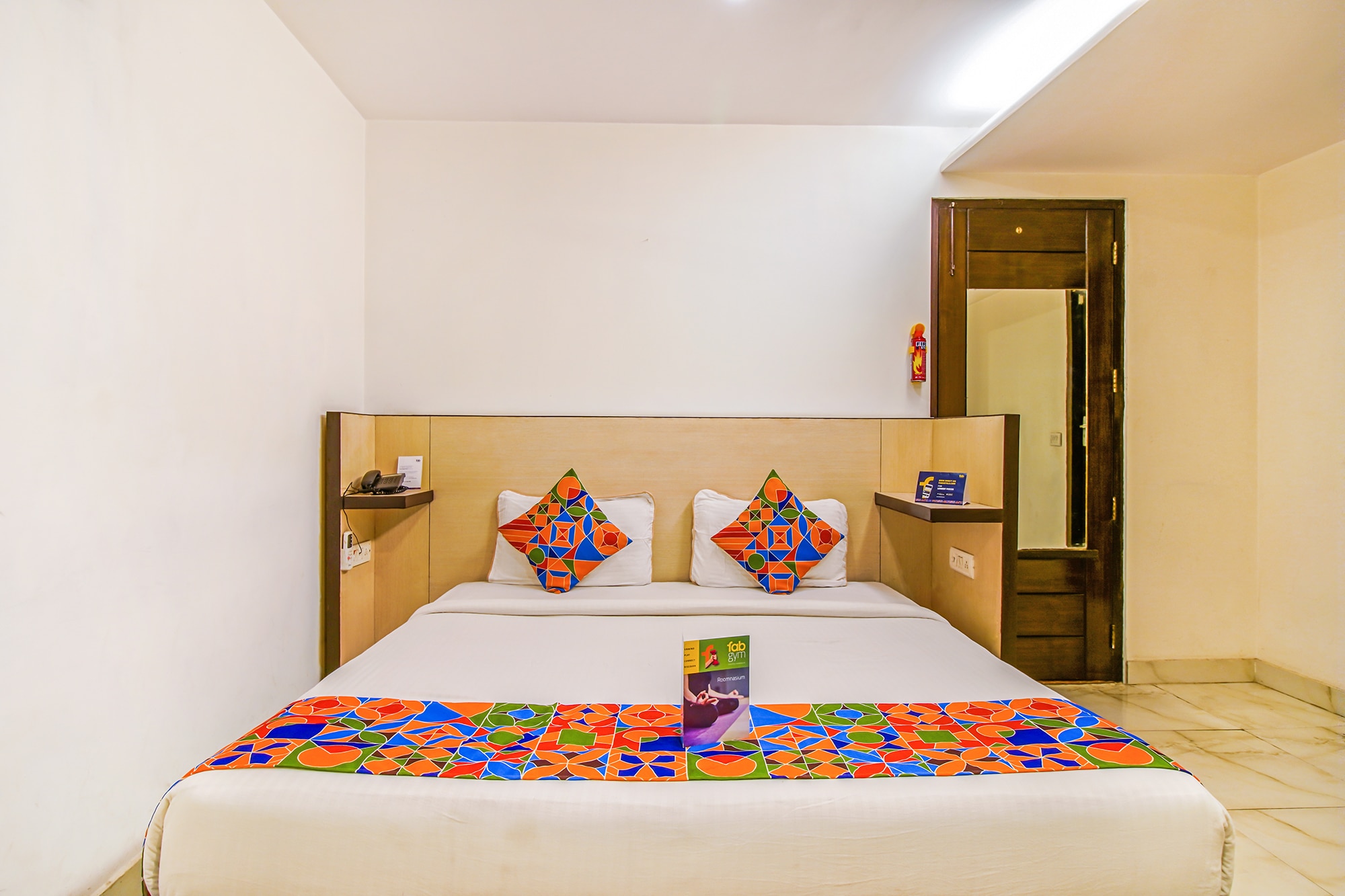FabHotel White Klove - Nr. New Delhi Railway Station - Tap to explore photos