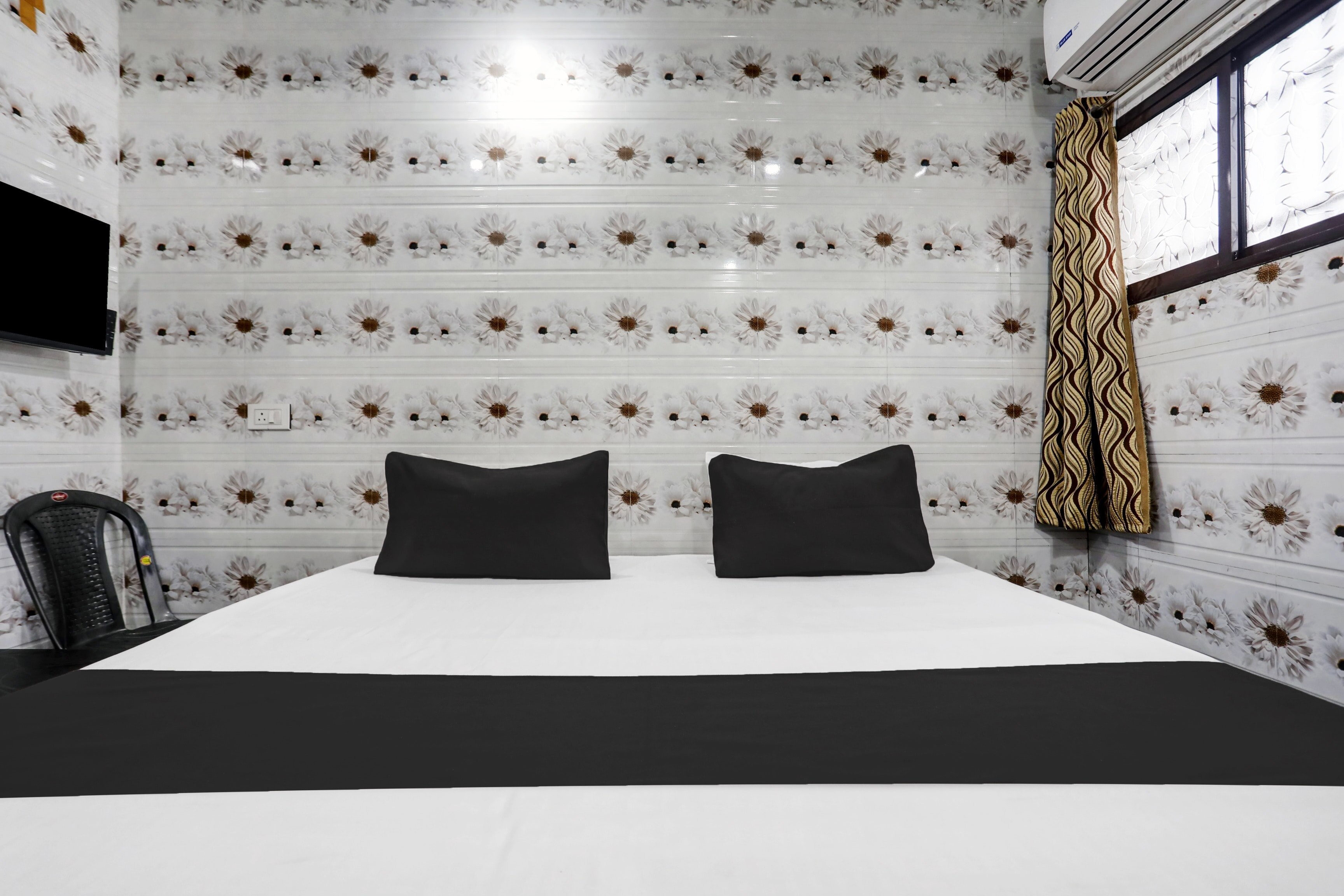 Hotel O Kailash Mansarovar - Tap to explore photos