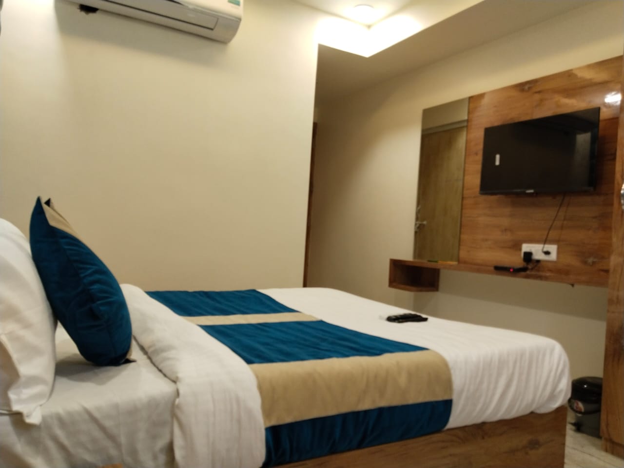 Hotel Ayaank - Tap to explore photos
