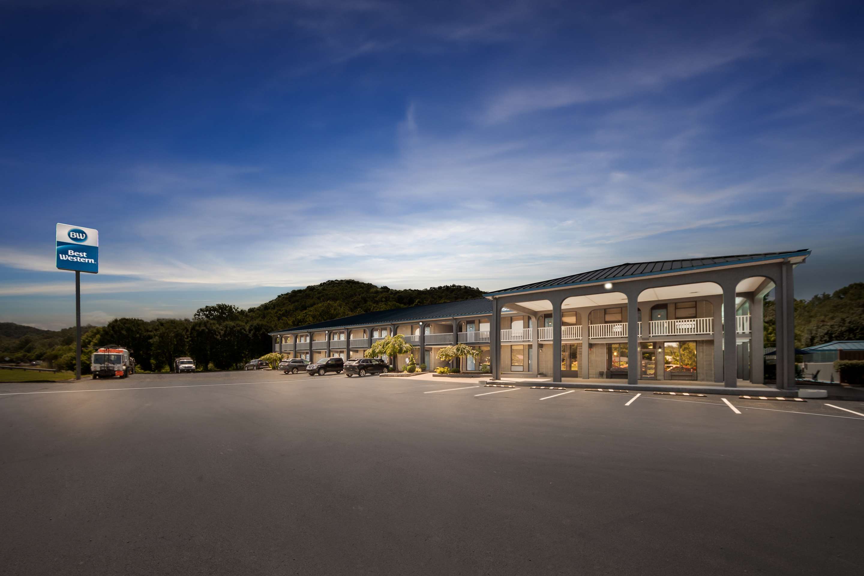 Best Western Wilderness Trail Inn - Tap to explore photos