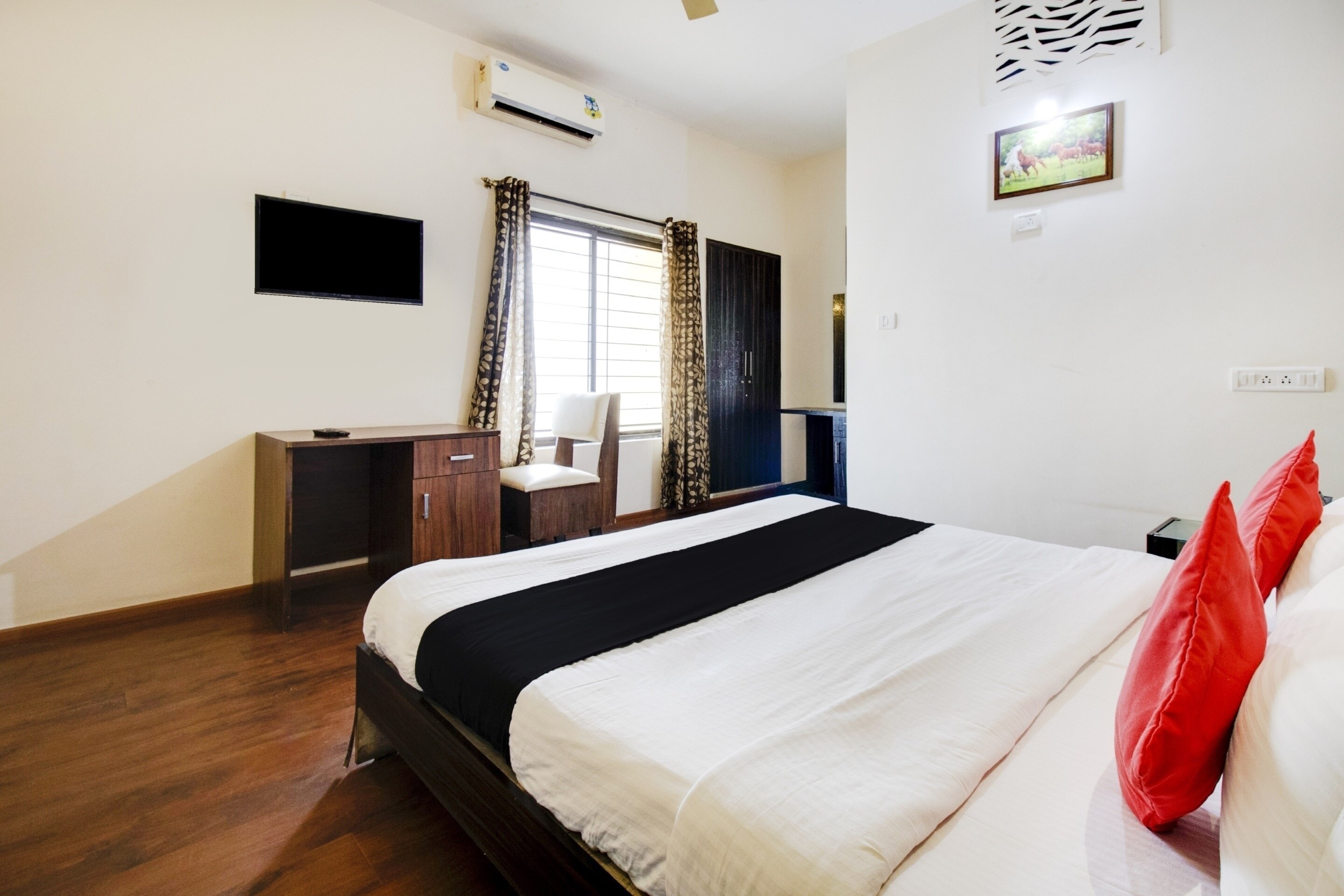 OYO 75993 Hotel Shanti Nivas - Tap to explore photos