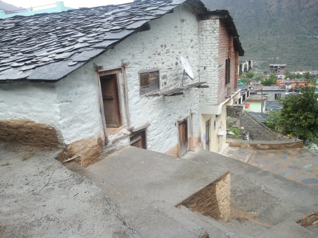 Bahuguna Homestay - Tap to explore photos