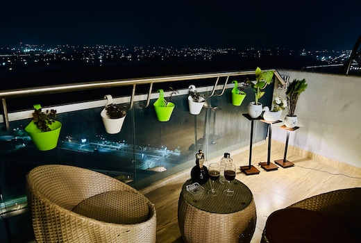 Luxurry Stay At Supernova Noida