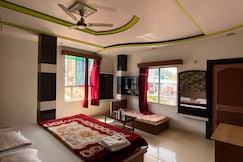 Vinayak Hotel, Bareli