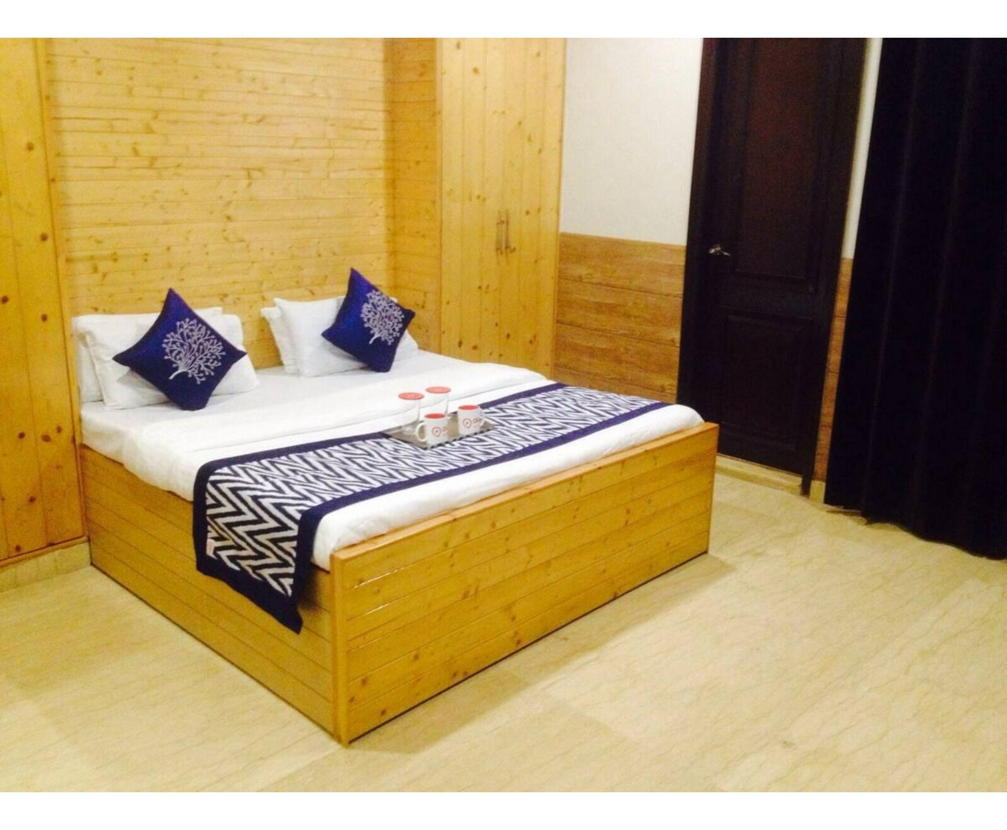 Divine Stay Rajouri Garden - Tap to explore photos