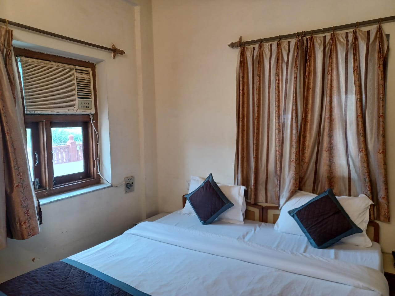 Hotel Teerth Palace - Tap to explore photos