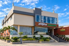 HARIPRIYA EXECUTIVE BHAKTNIVAS, Latur