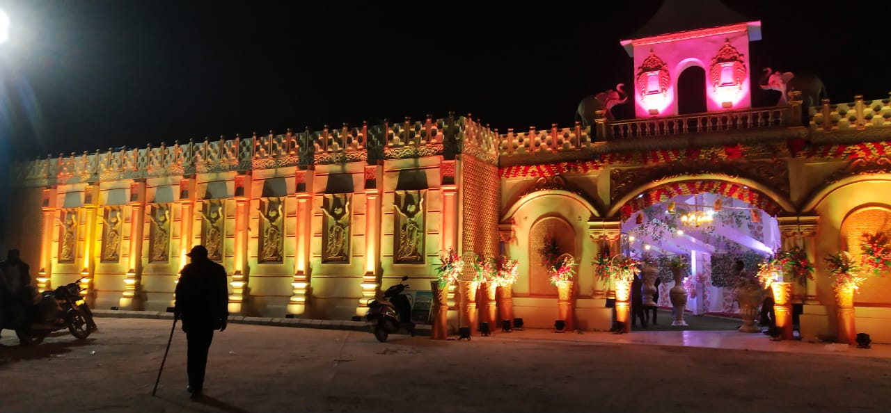 Rajwada Palace and Marriage Garden - Tap to explore photos