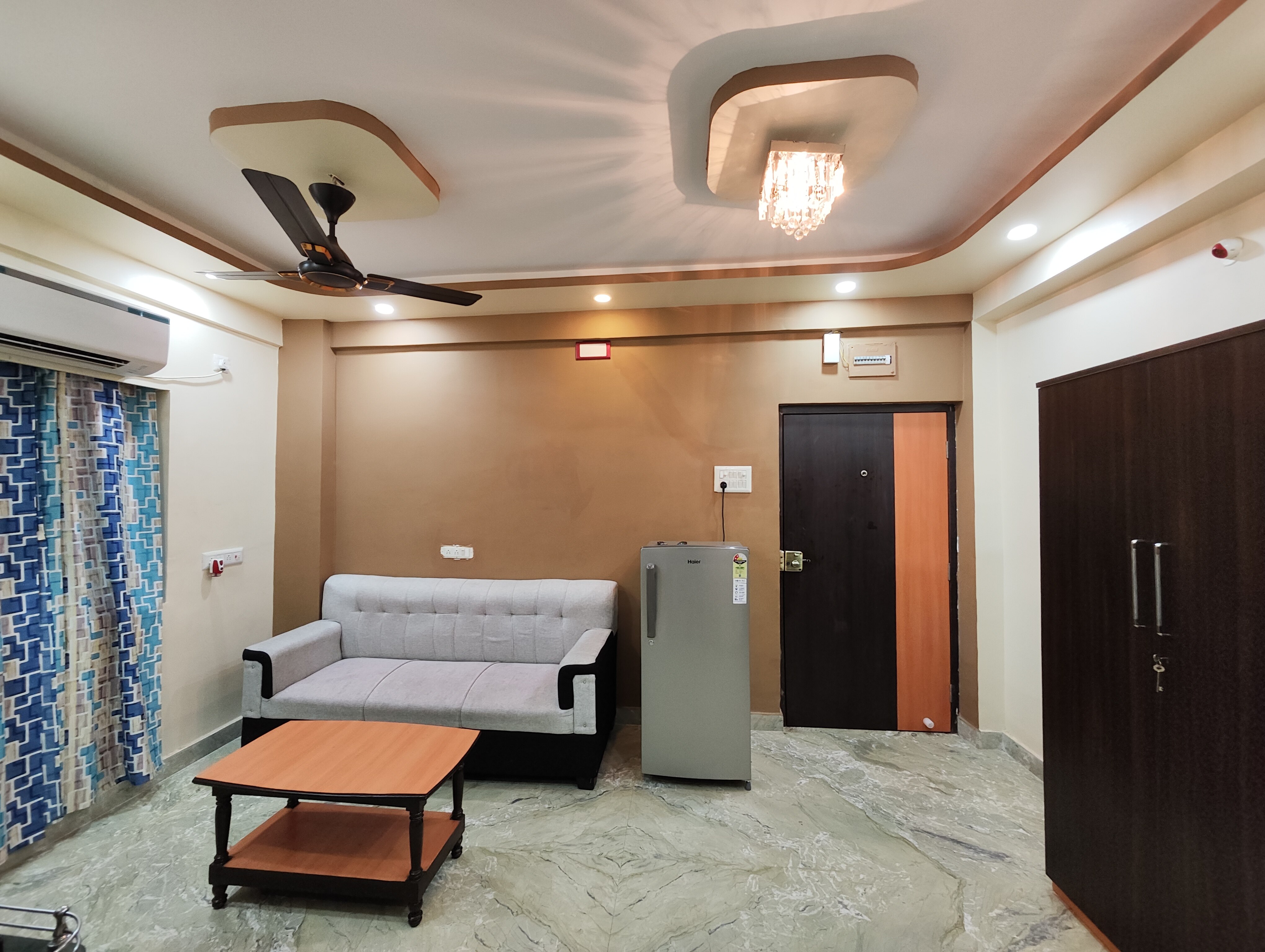 Stylish 2BHK Service Apartment Near Golpark - Tap to explore photos