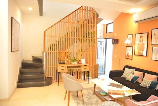 Blue Feathers Stays By One Tree