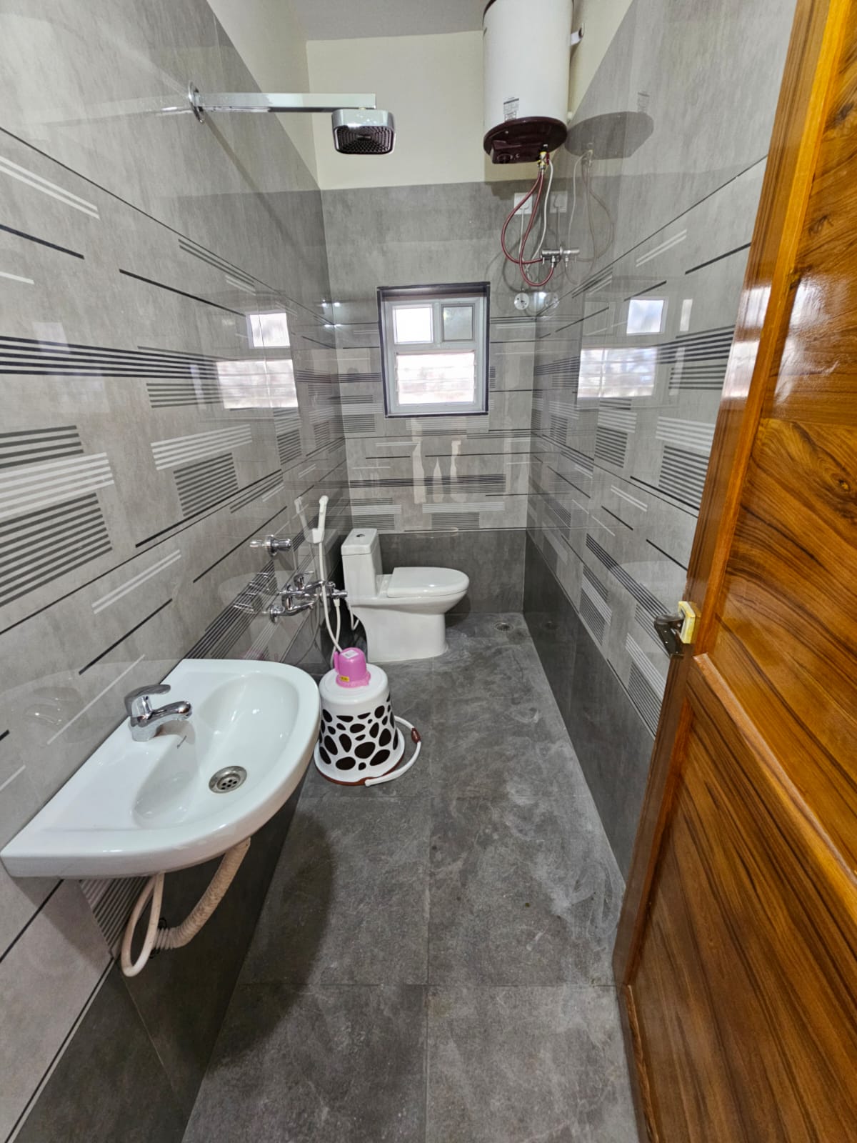 S & S Hometel Rooms - Tap to explore photos