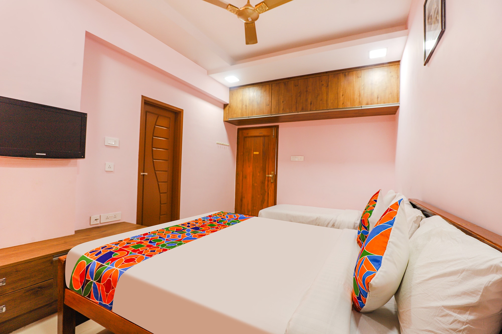 FabHotel Hathvik Park - T Nagar - Tap to explore photos