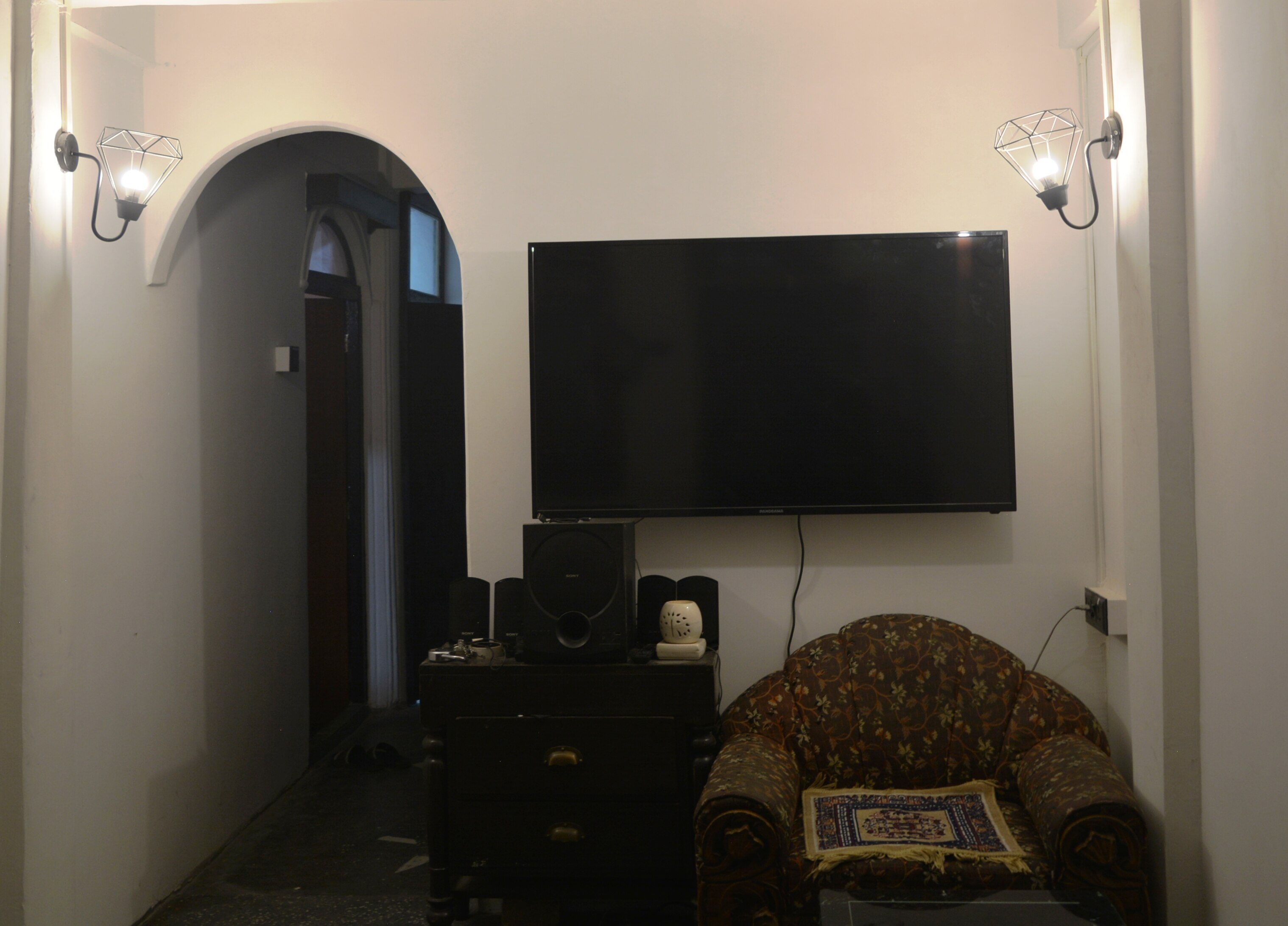 Mantulal 3 BHK Home by HOTSPOT - Tap to explore photos