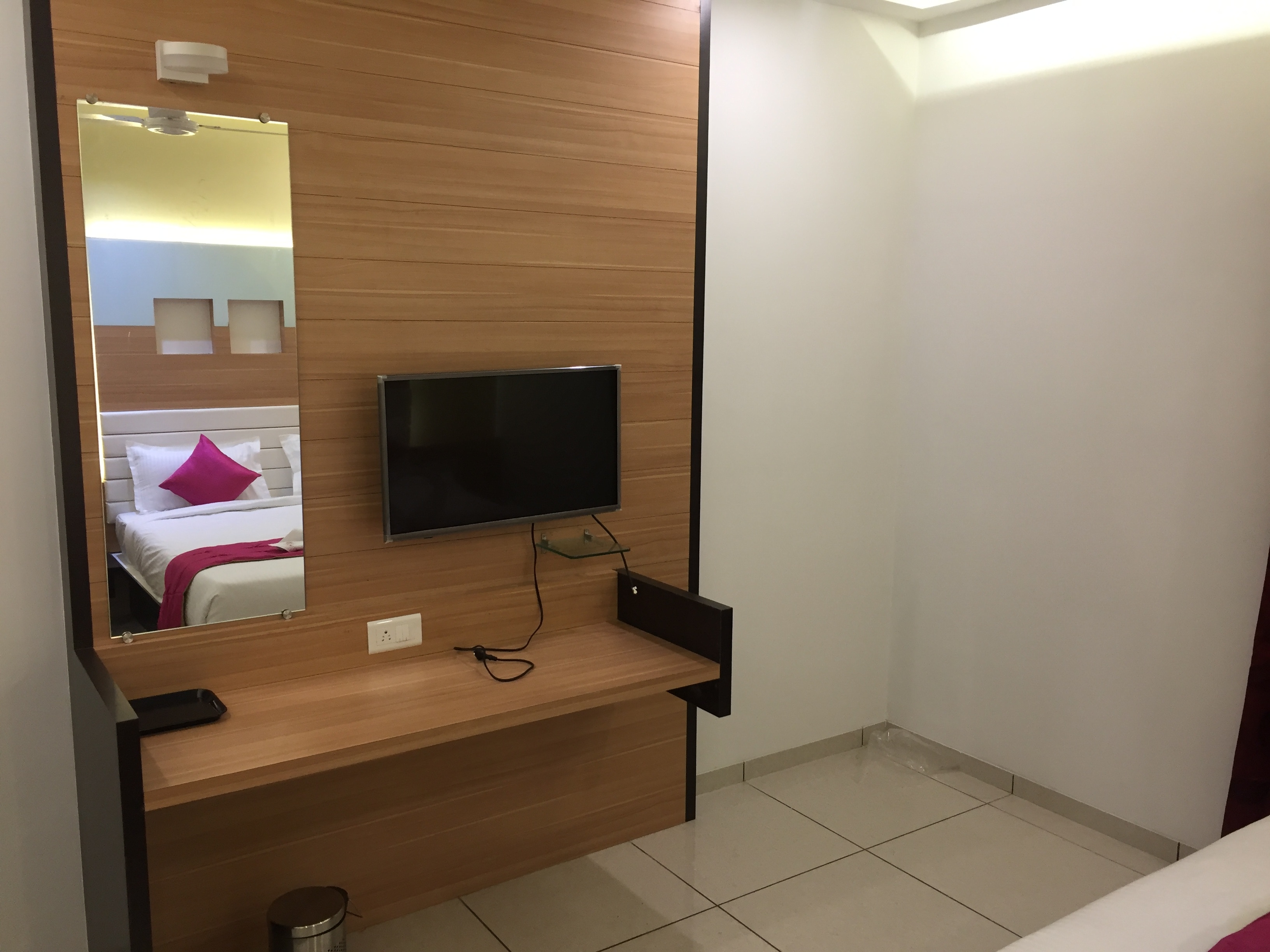 HOTEL DARSHAN AND GUEST HOUSE  - Tap to explore photos