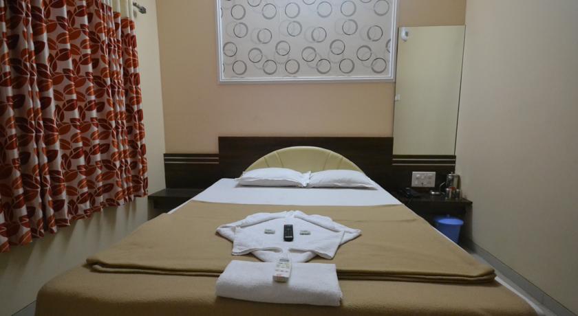 Hotel Yogiraj 3