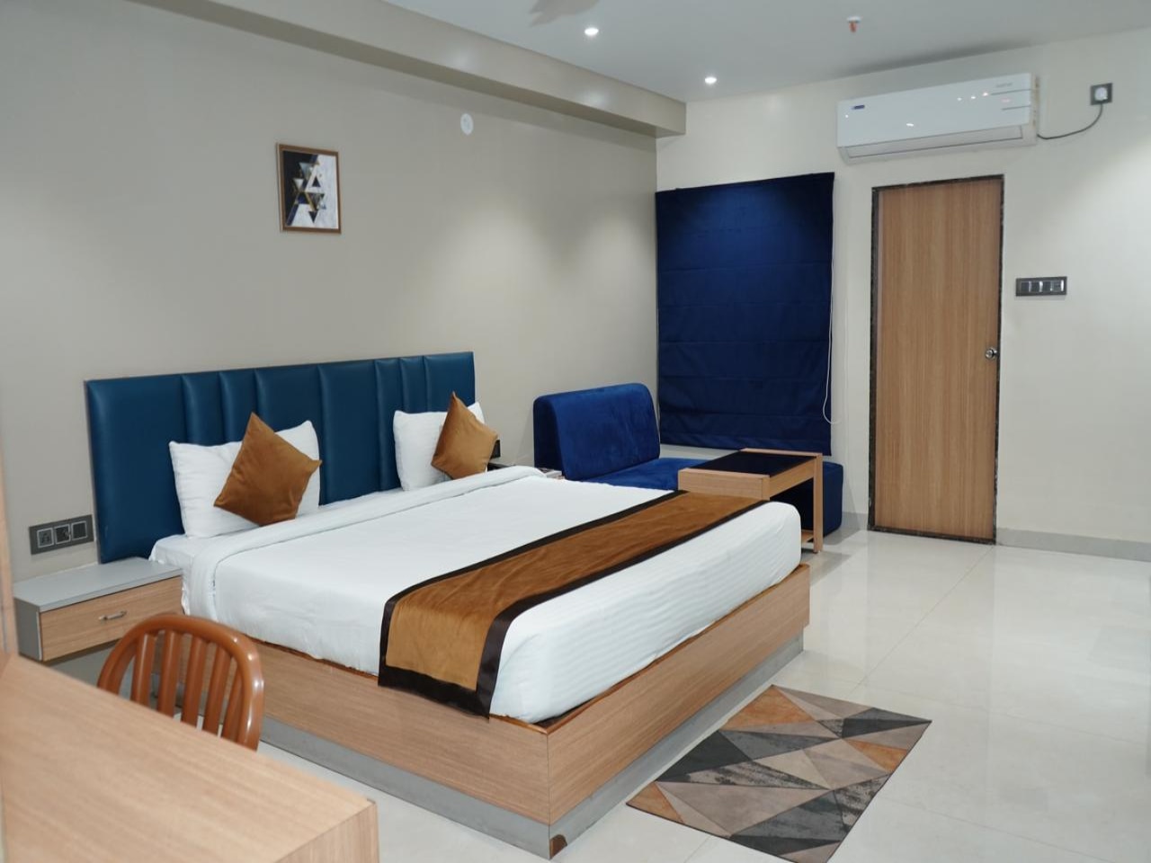 Hotel Shri Ganesh Inn - Tap to explore photos