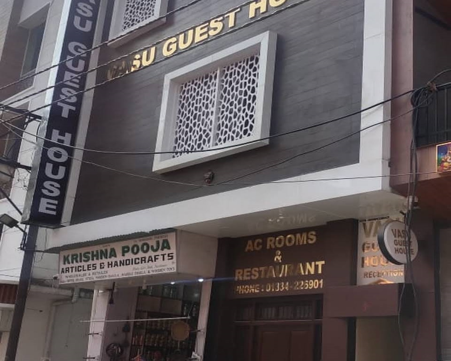 Vasu Guest House @ Har Ki Pauri Road - Tap to explore photos