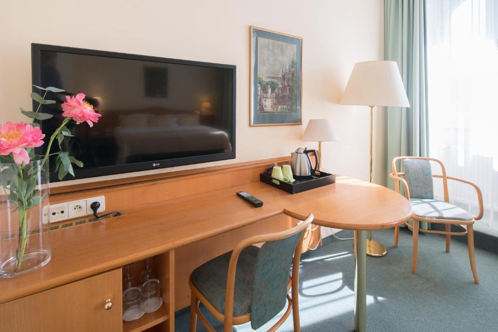 Best Western City Hotel Moran - Tap to explore photos