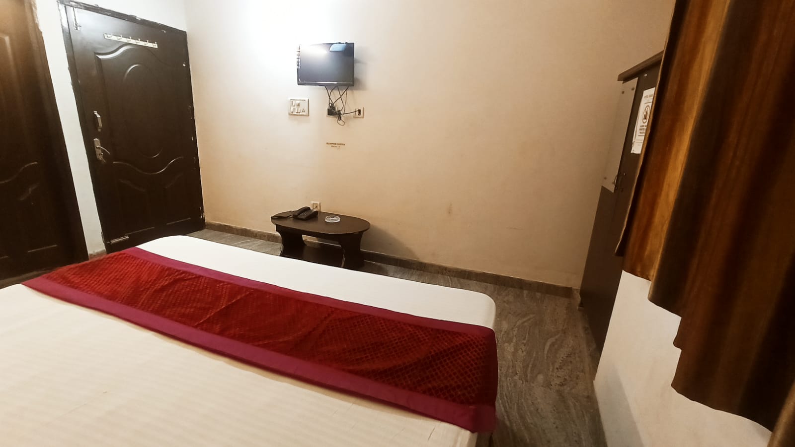 Hotel Yamini Inn - Tap to explore photos