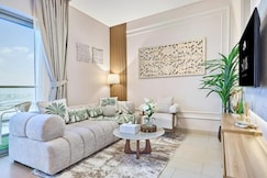 Luxury 1BR Holiday Home CVR A3304 near Downtown, دبى