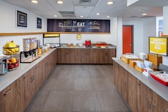 Hampton Inn and Suites Asheville I-26, Buncombe