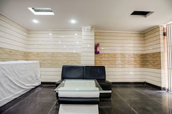 Hotel O Anshun Residency Near Mk Cinemas Rohini, Delhi