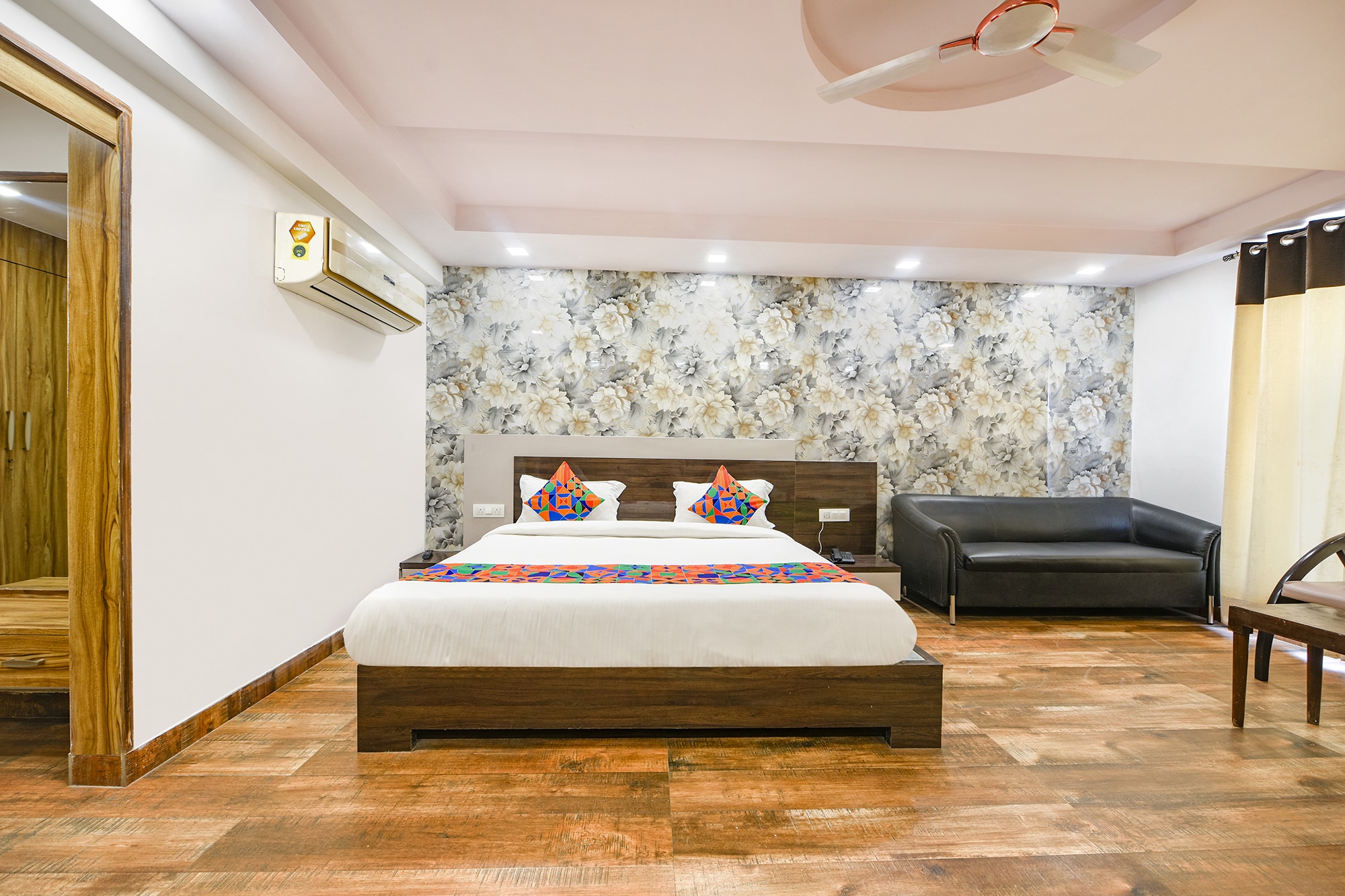 FabHotel Angel Green Residency - UNITECH CYBER PARK - Tap to explore photos