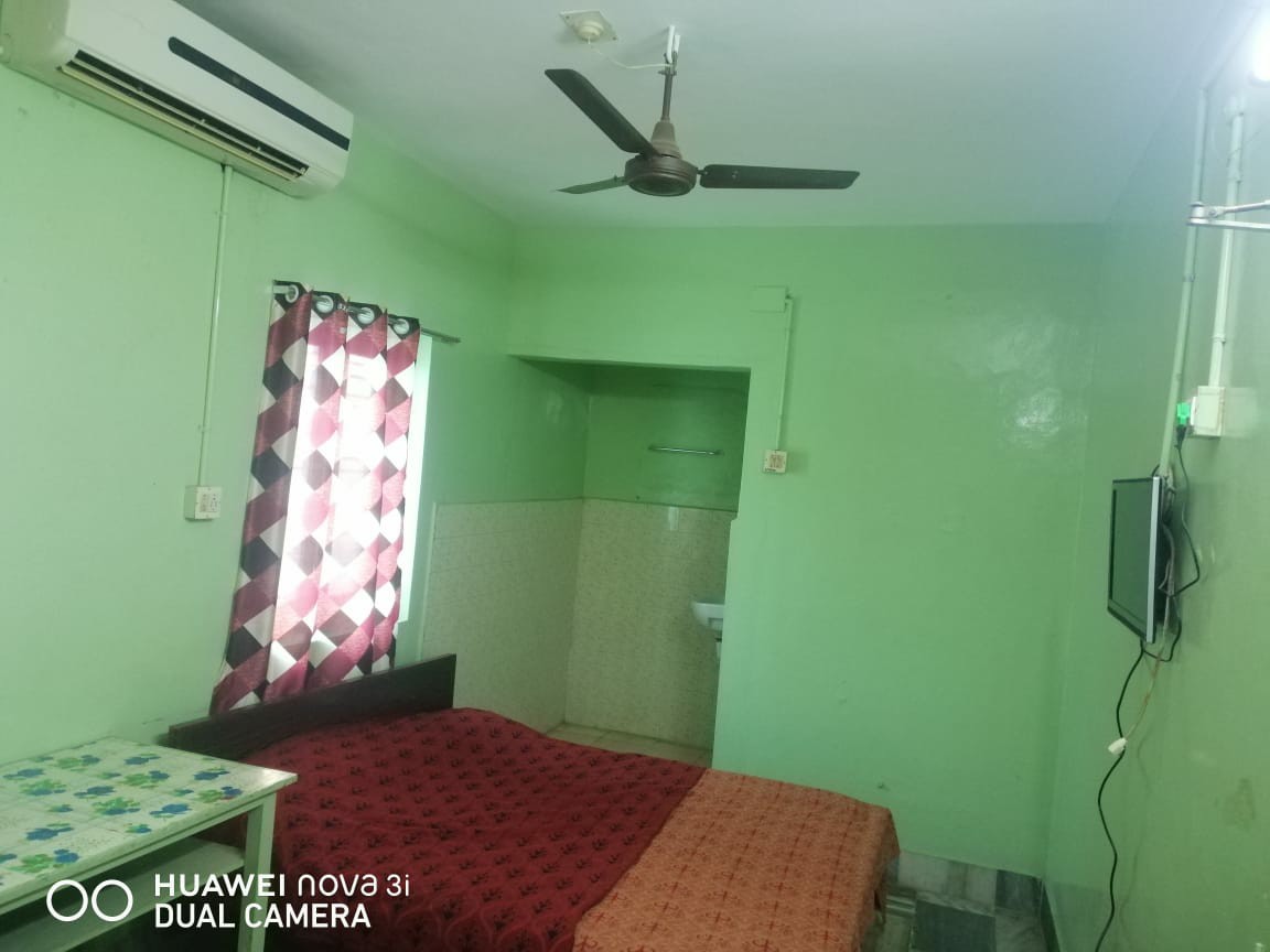 Sakthi Complex Lodge - Tap to explore photos