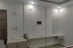 Hotel Surya Plaza, Delhi